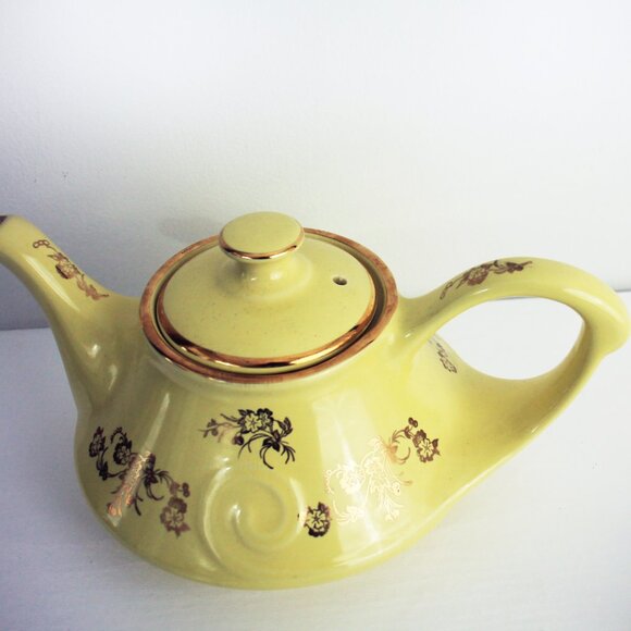 Aladdin Teapot, Pale Yellow and Gold Tea Set, Sugar Bowl and Creamer - Picture 6 of 13